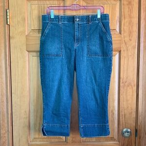 Women’s size 10 Gloria Vanderbilt denim capri pants with elastic waistband